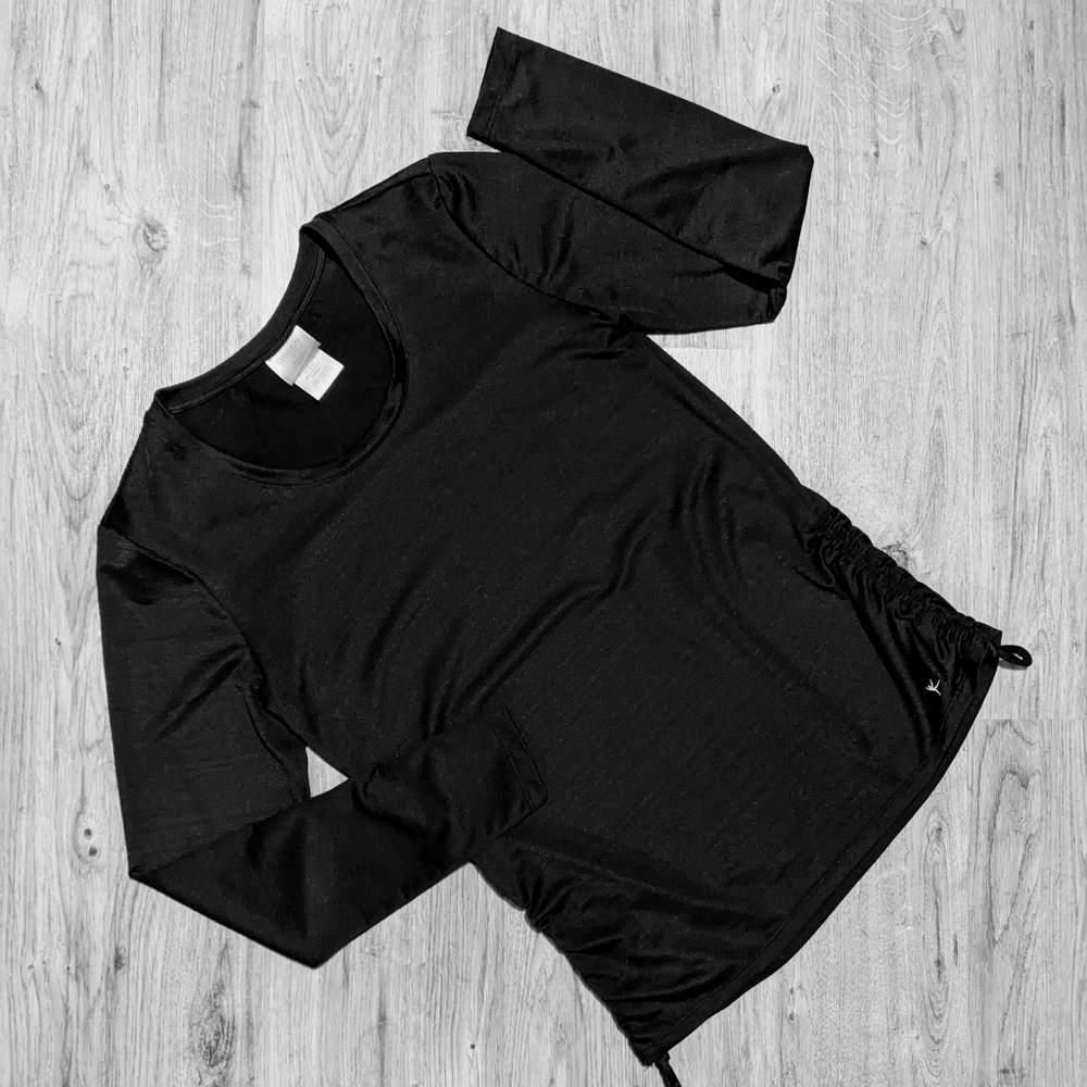 Ladies' Danskin Athletic Workout Shirt black long sleeve with ruching sz med.